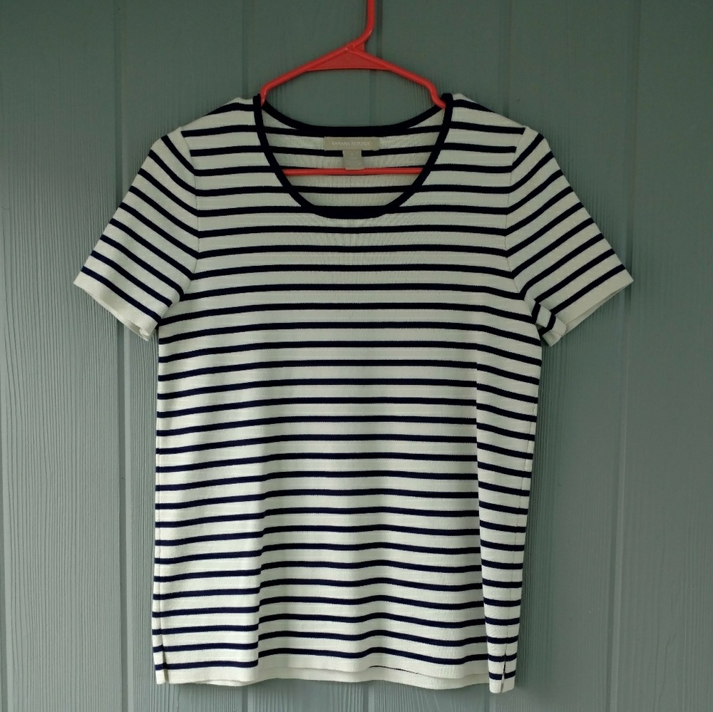 3/$15 Banana Republic striped heavy t-shirt
